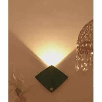 Luz de pared triangular con...