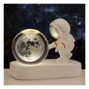 Lampara de mesa astronauta...